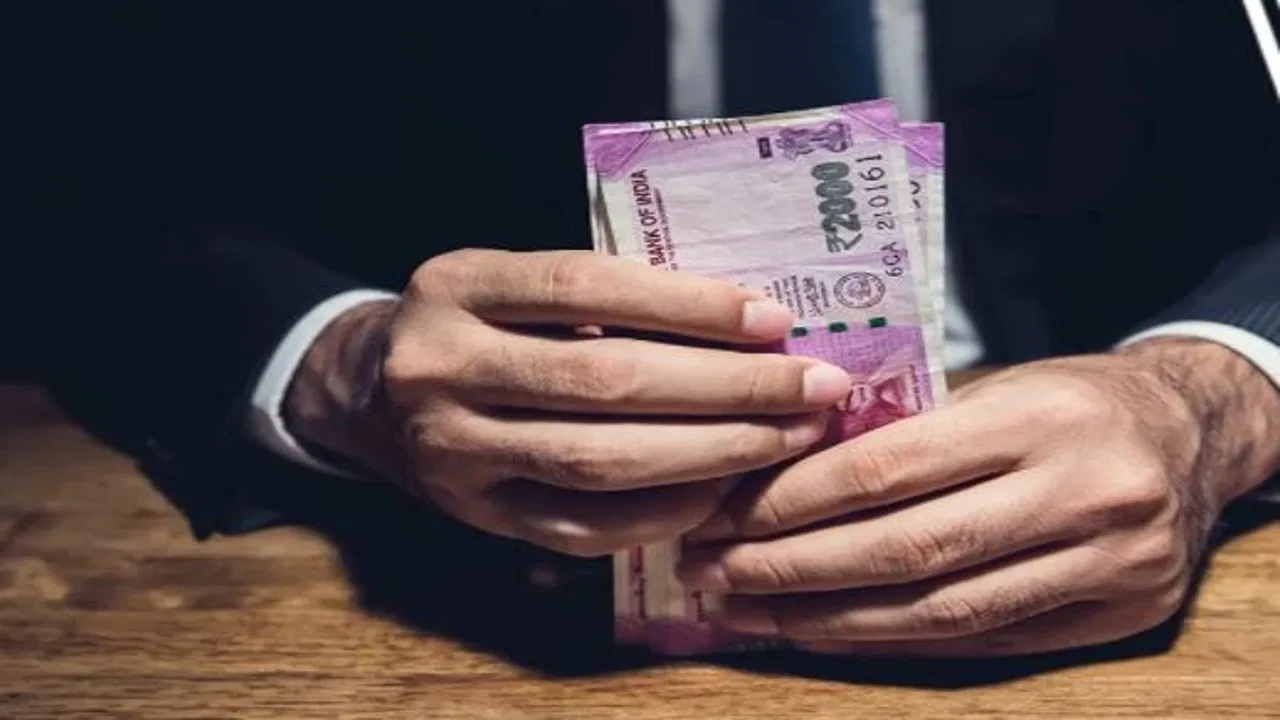 Job Loss Cover Insurance : If you lose your job, this insurance will come in handy, in this era of retrenchment, take job insurance cover Job Loss Cover Insurance : If you lose your job, this insurance will come in handy, in this era of retrenchment, take job insurance cover