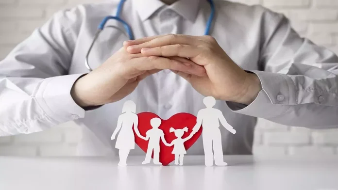 Health insurance: Company's health insurance alone is not enough, know what problems can arise in it Health insurance: Company's health insurance alone is not enough, know what problems can arise in it
