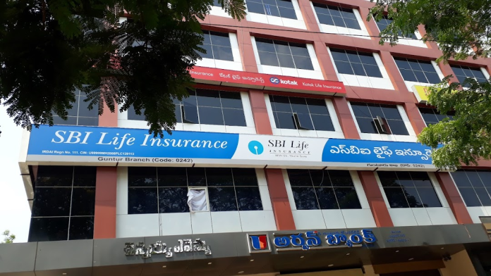 SBI Life Insurance : This company has gone ahead in the life insurance sector, LIC has come at second place for the first time, years old record has been broken
