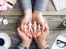 Insurance company should give accident insurance amount to the family of the deceased farmer