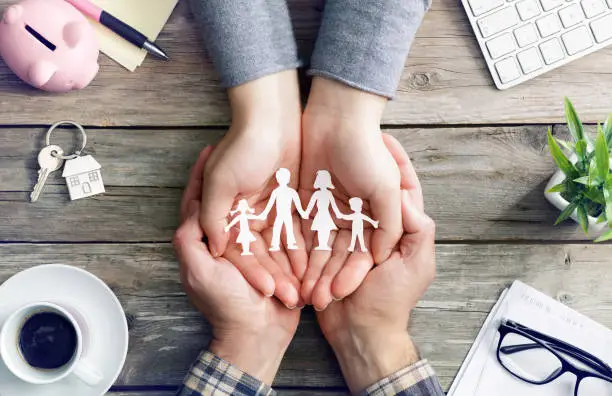 Insurance company should give accident insurance amount to the family of the deceased farmer